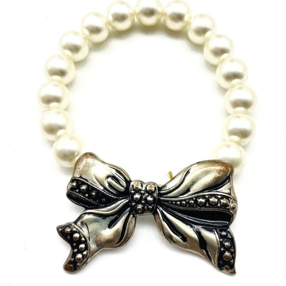 Faux Pearl Stretch Bracelet Silver Tone Bow Accent Classic Career Cosplay LARP - Picture 1 of 6